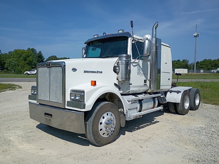 2014-western-star-4900-image-1