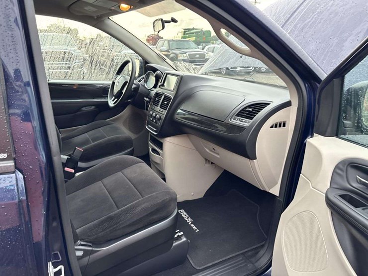 2013-dodge-grand-caravan-image-14