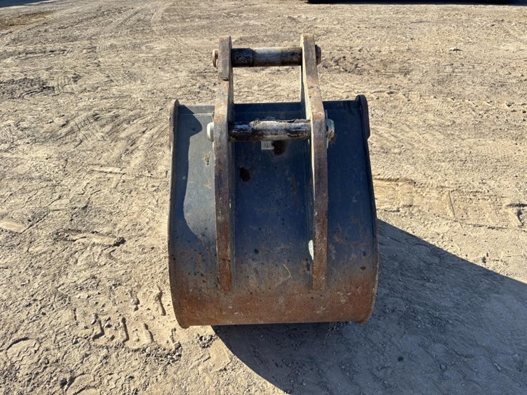 24"-central-fabricators-backhoe-bucket-image-6