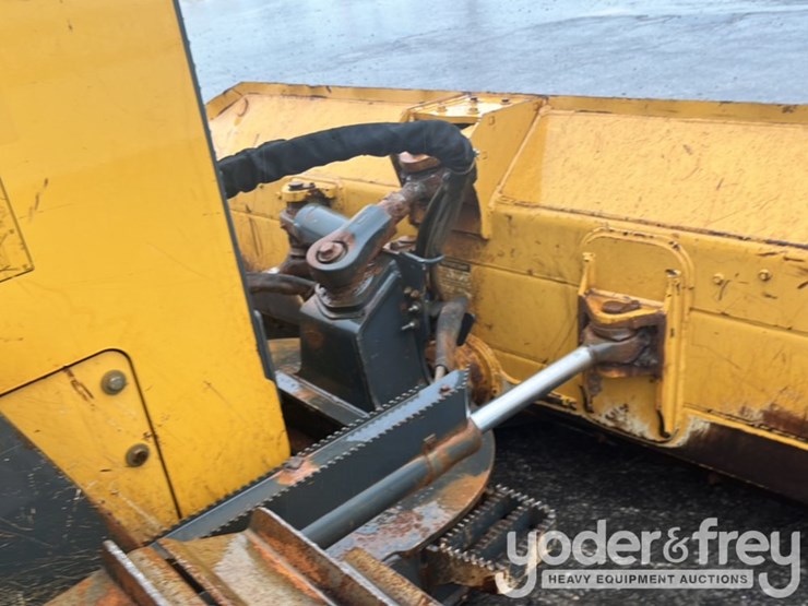 2016-deere-550k-image-24