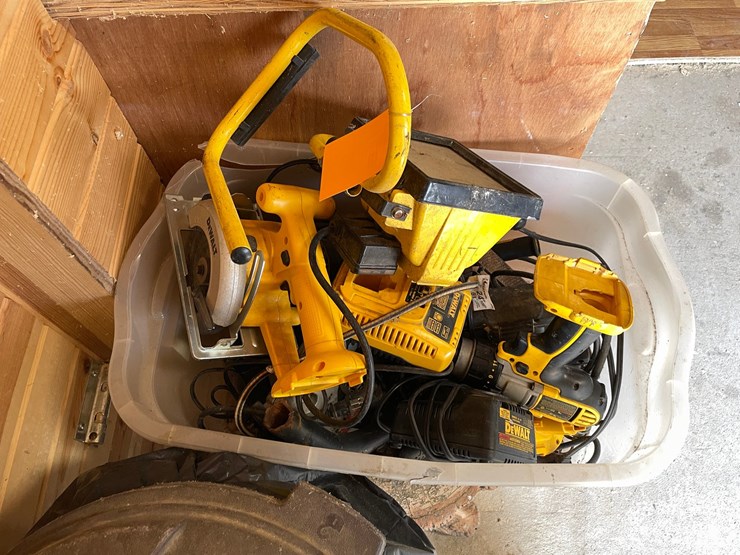 #10139-•-tote-of-dewalt-tools-image-3