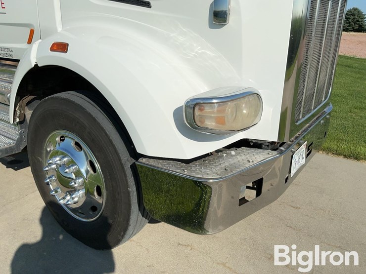 2019-peterbilt-567-image-13