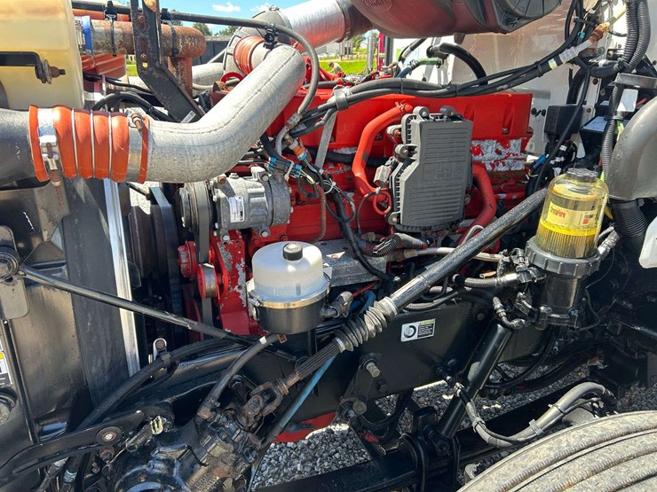 2010-peterbilt-386-image-30