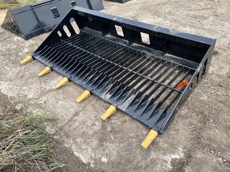 #9810-•-wolverine-78"-rock-bucket-attachment-image-1
