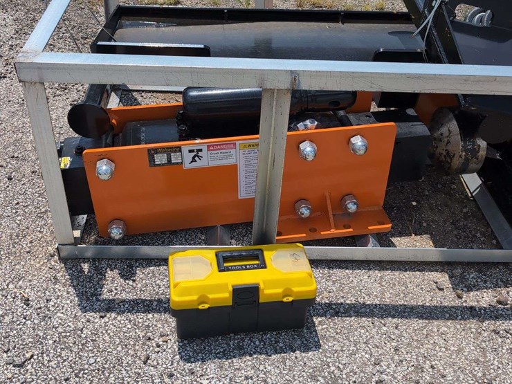 (1)-wolverine-skid-steer-post-driver-pd-12-08d-image-4