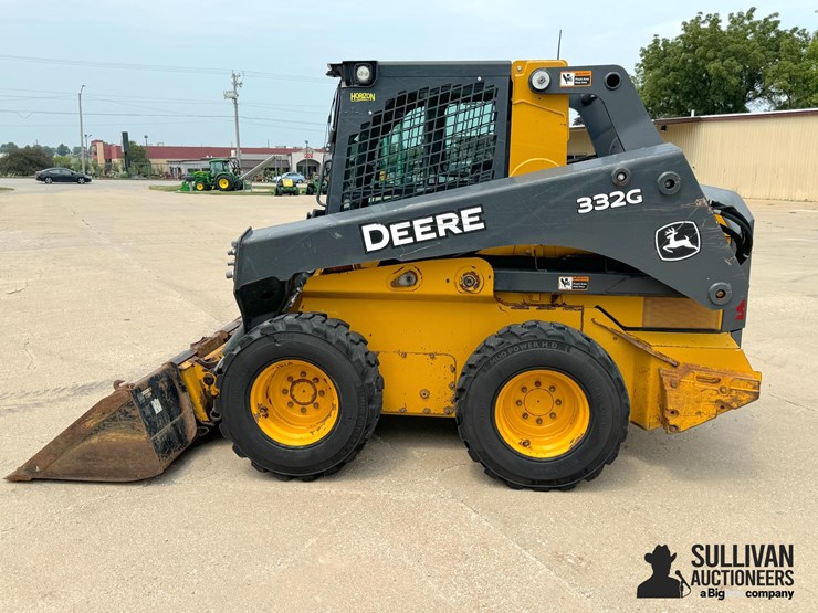 2017-deere-332g-image-8