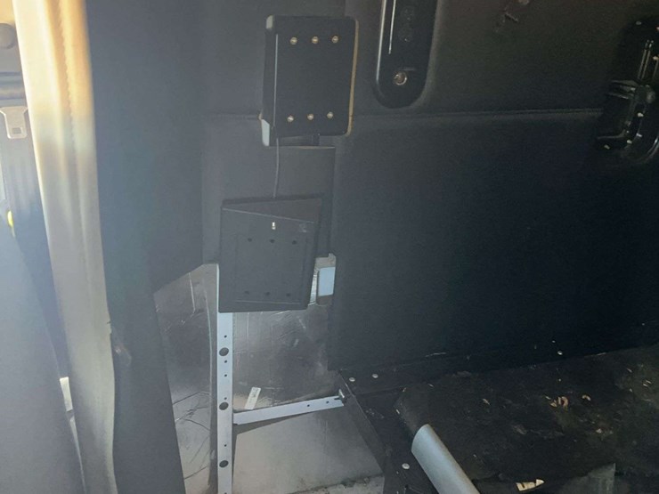 2022-kenworth-t680-image-24