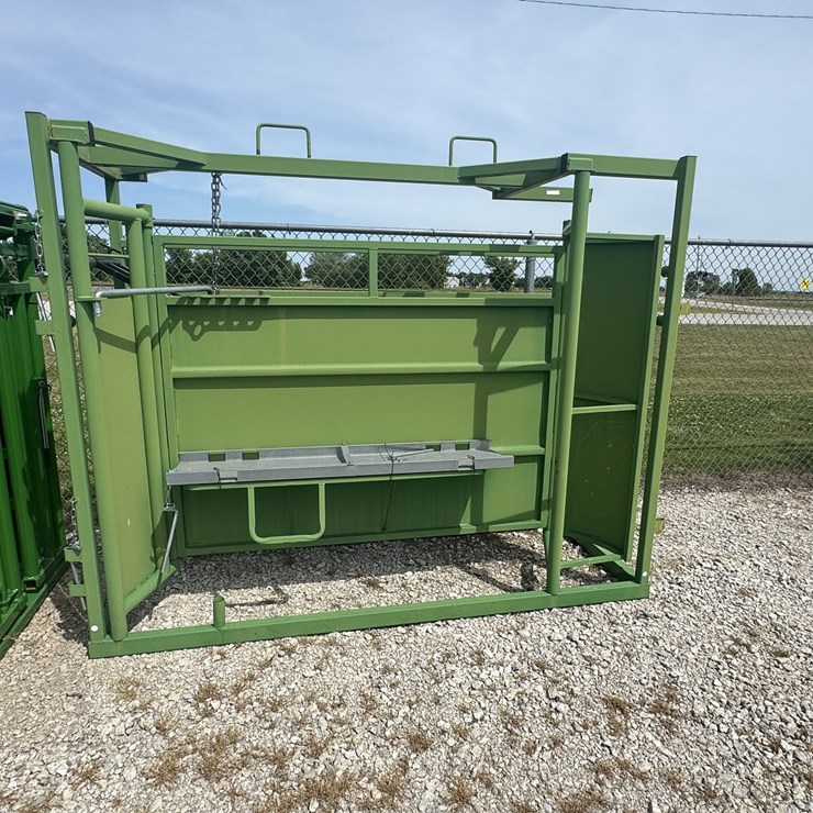 New/Unused Real Tuff 8.5' Adjustable Alley