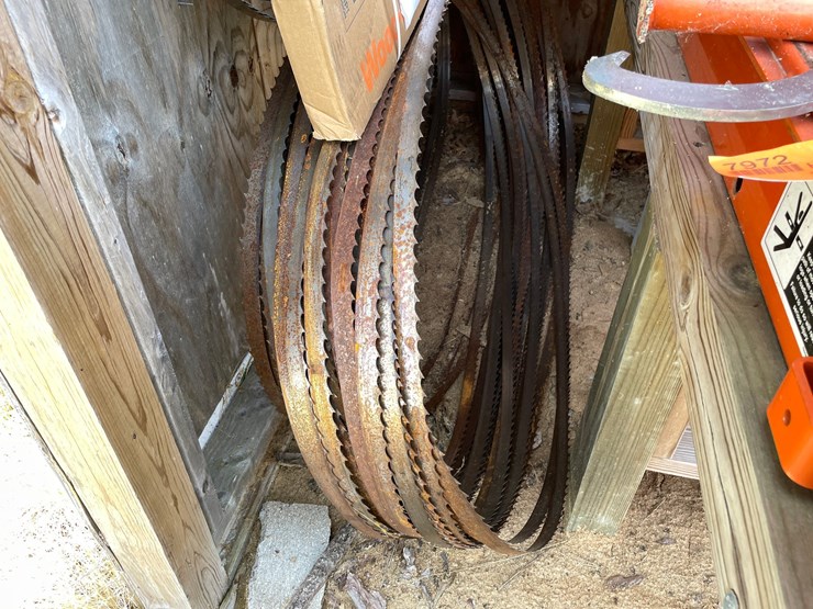 #7974-•-lot-of-wood-mizer-saw-mill-blades-image-1