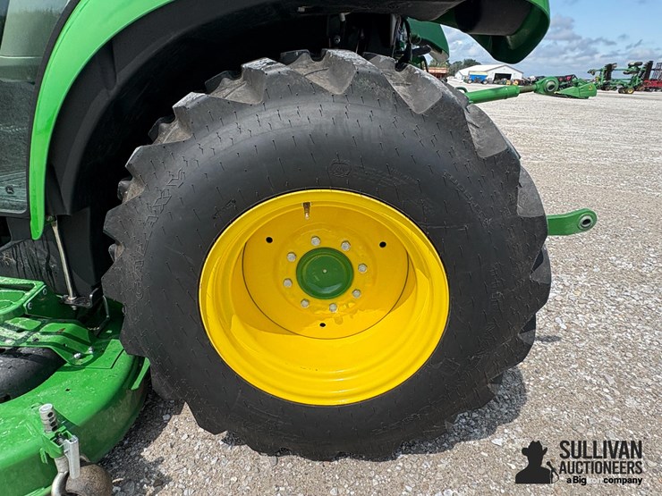 2023-john-deere-3033r-image-10