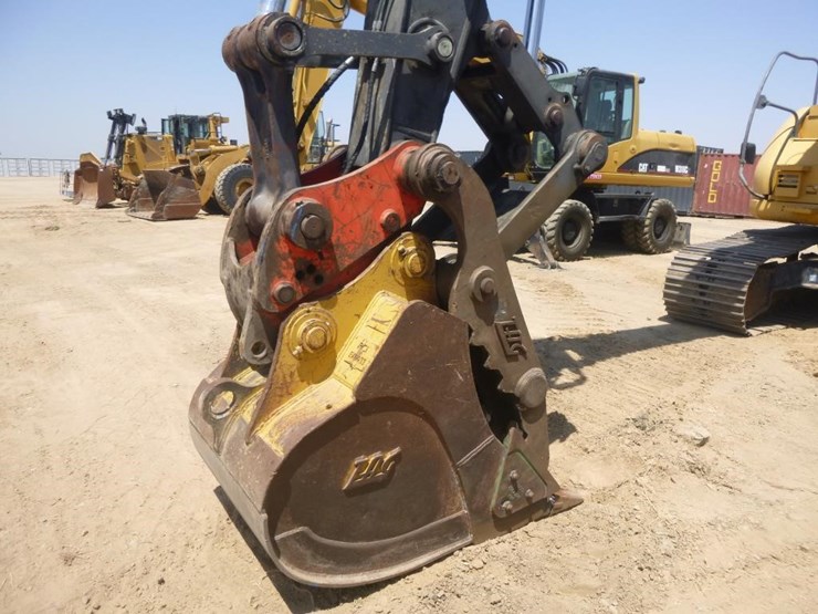 2011-deere-225d-lc-image-24