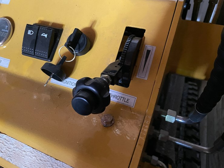 #9732-•-land-hero-mini-skid-steer-loader-image-13