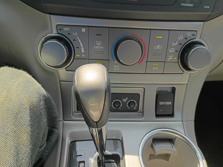 2012-toyota-highlander-image-38