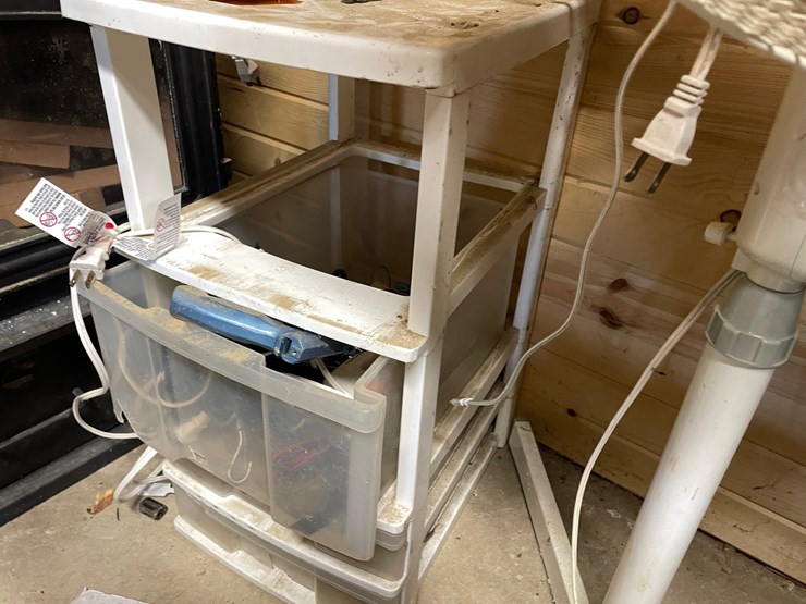 #10178-•-plastic-tote-and-contents-image-3