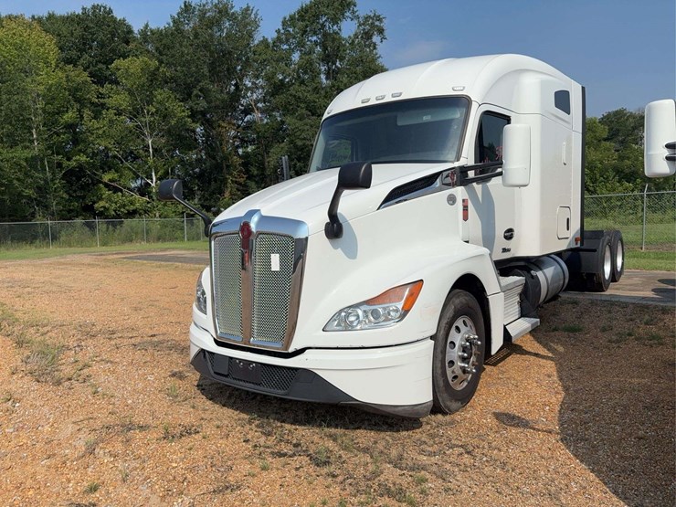 2022-kenworth-t680-image-1