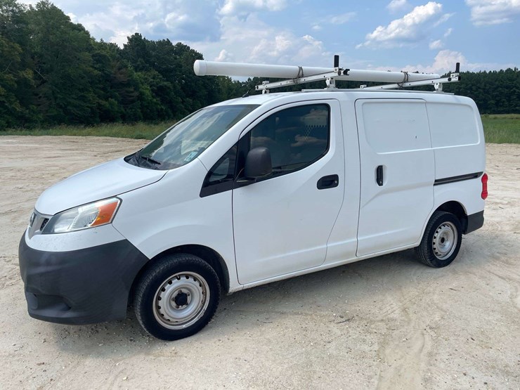 2015-nissan-nv200-image-1