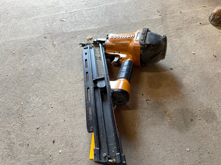 #10158-•-bostitch-pneumatic-nail-gun-image-3