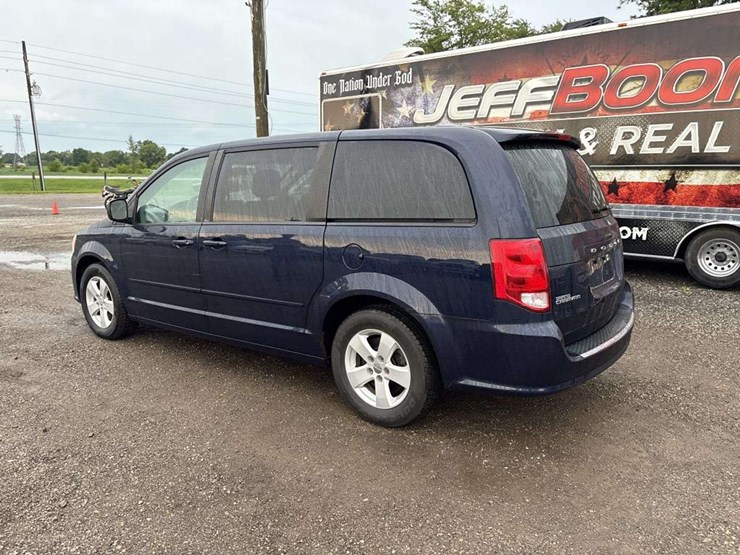 2013-dodge-grand-caravan-image-2