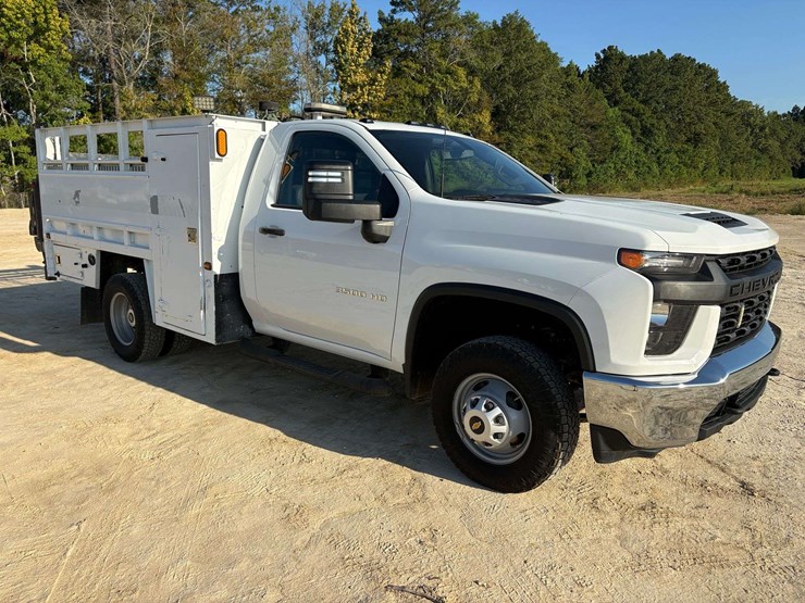 2021-chevrolet-silverado-3500-image-3