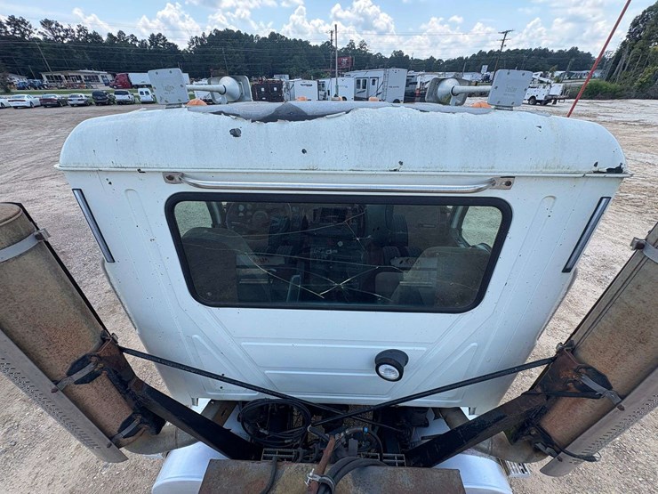 2005-mack-chn613-image-24