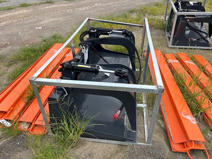 #41-•-72”-skid-steer-grapple-bucket-image-2