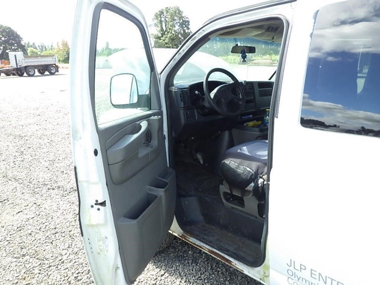 2003-chevrolet-3500-image-19