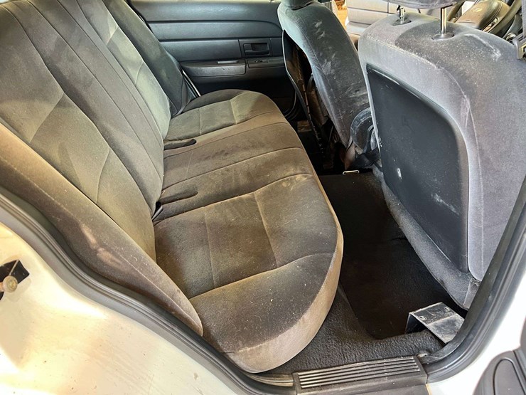 2004-ford-crown-vic-(211,135-miles)-image-37