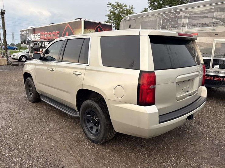 2016-chevrolet-tahoe-image-2