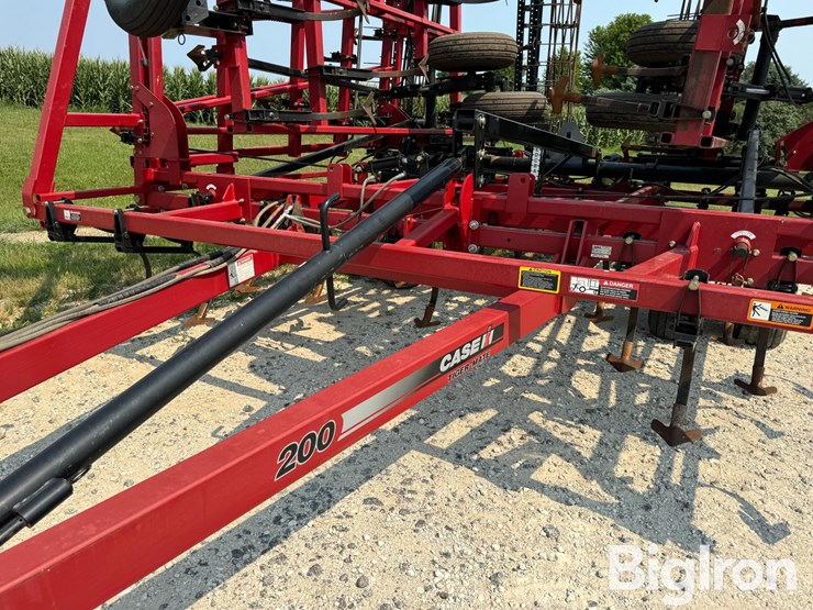 2012-case-ih-200-image-10