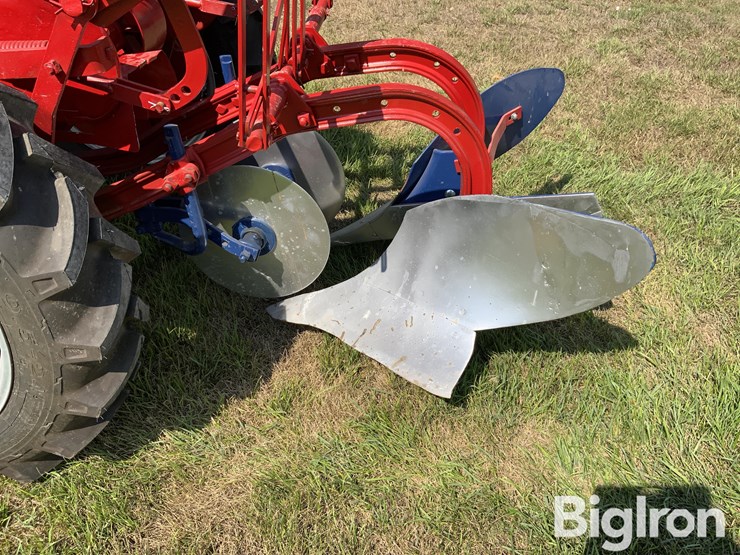 mccormick-farmall-a-2wd-tractor-w/plow-no.-87-image-18