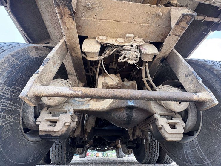 2007-mack-granite-ctp713-image-14