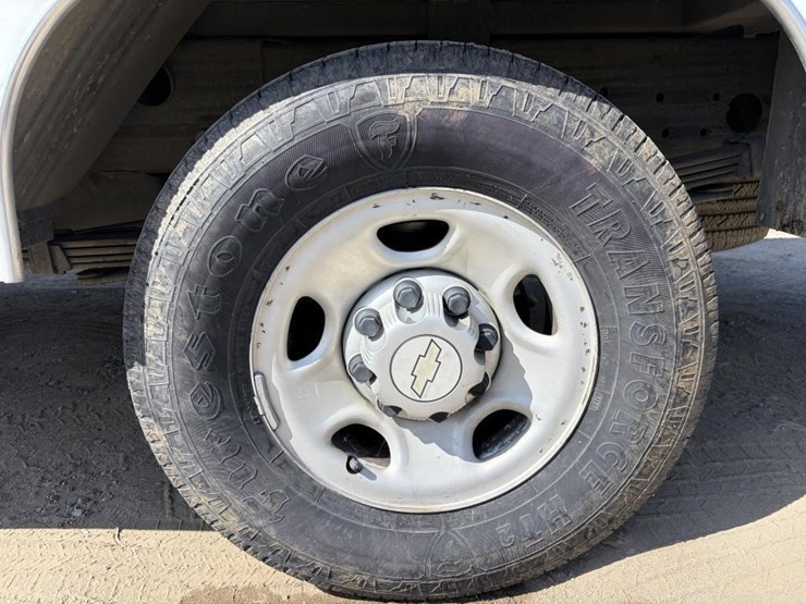 2010-chevrolet-silverado-2500-image-6