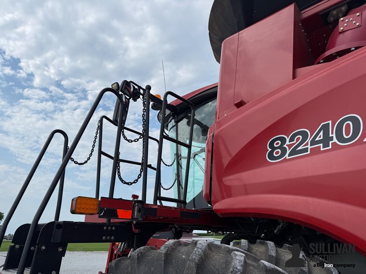 2016-case-ih-8240-image-18