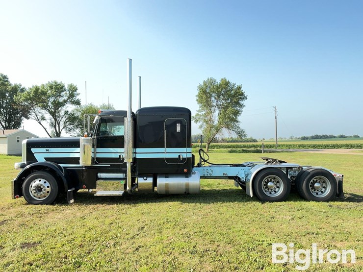 2017-peterbilt-389-image-8