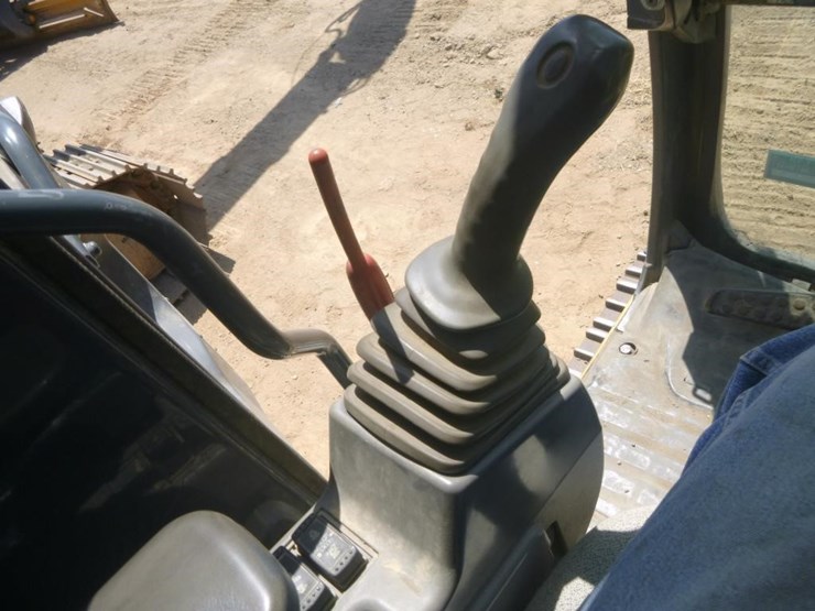 2011-deere-225d-lc-image-14