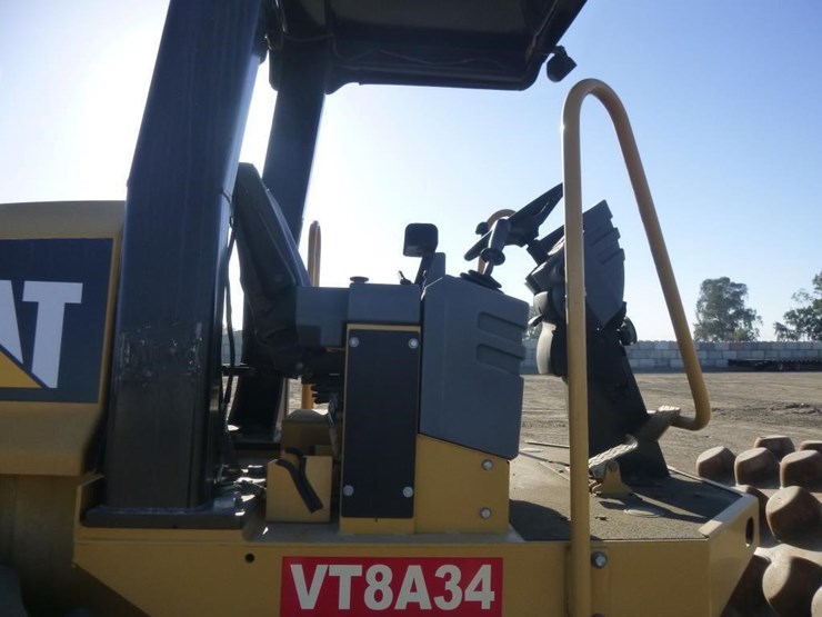 2011-caterpillar-cp56-image-17