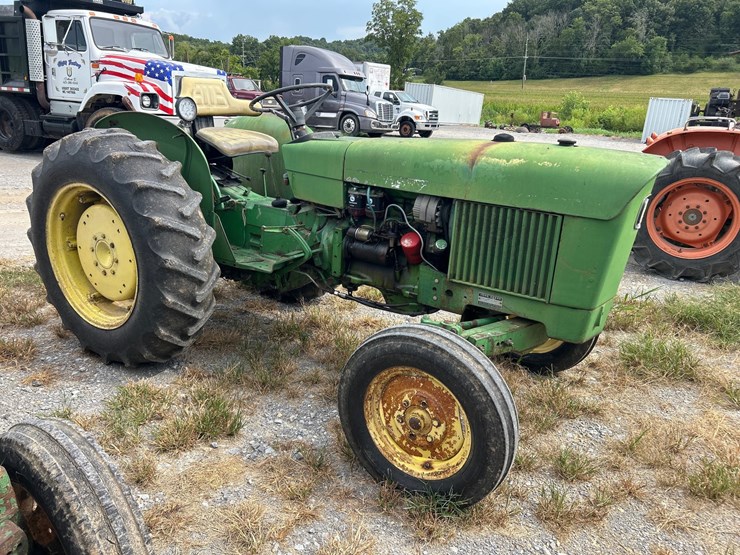 john-deere-820-image-1