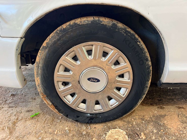 2003-ford-crown-vic-(188,503-miles)-image-6
