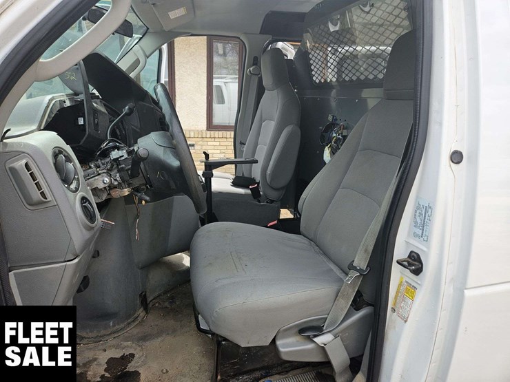 2010-ford-cargo-image-14