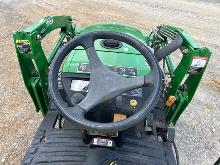john-deere-2305-image-11