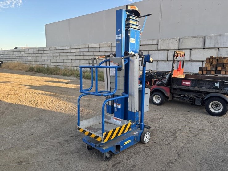 upright-068002-101-man-lift-image-1