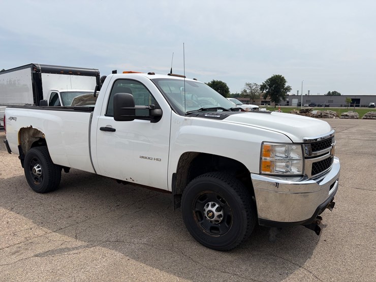 2014-chevrolet-3500-image-3