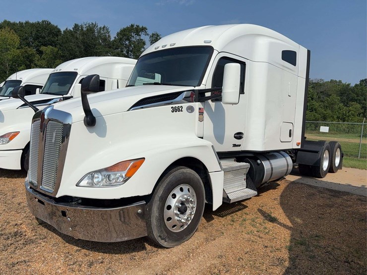 2022-kenworth-t680-image-1
