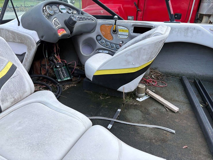 2002-smoke-craft-super-air-nautique-boat-image-7