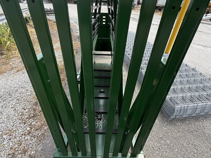new/unused-arrowquip-easylock-33-series-chute-image-5