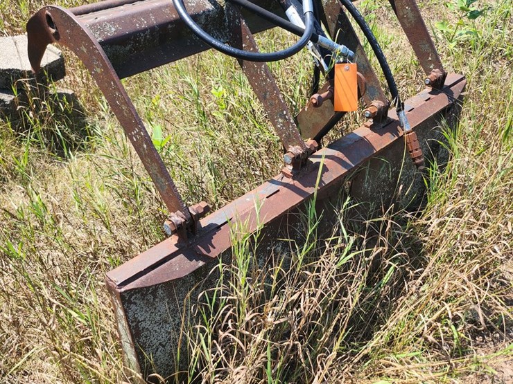 #2833-•-hydraulic-grapple-attachment-image-1