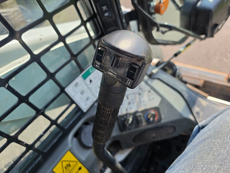 2023-bobcat-t770-image-26