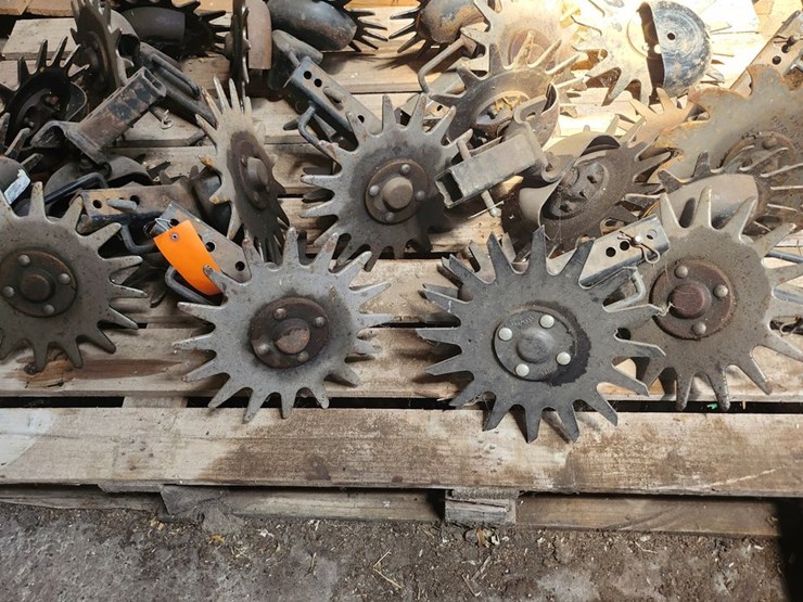 #2815-•-(16)-planter-row-cleaner-wheels-image-5