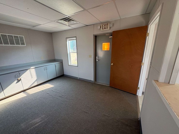 mobile-56'-office-building-image-32