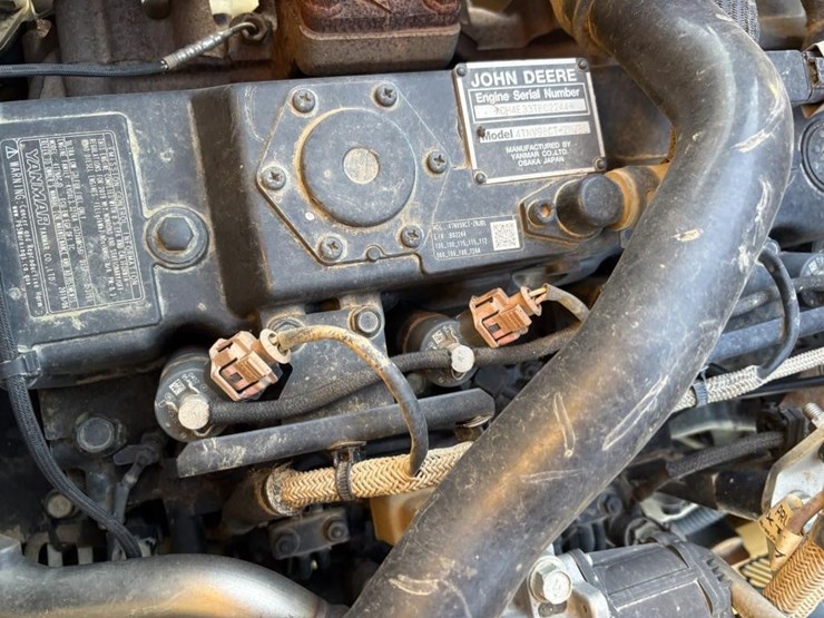 2020-deere-210l-image-54